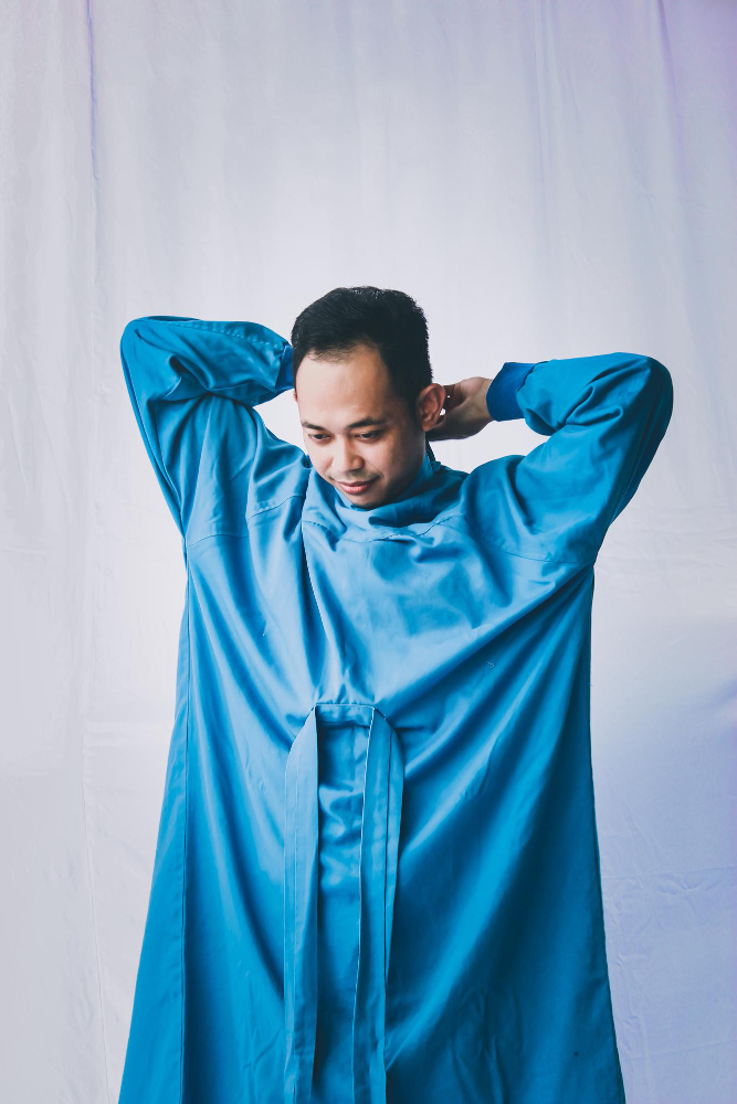Photo 2 of 3 - Premium Medical OT Gown - Level 2 Protection, Fluid Resistant, Disposable Blue Surgical Gown, Comfortable & Breathable, Ideal for Hospitals, Clinics, and Healthcare Professionals  | GIYA